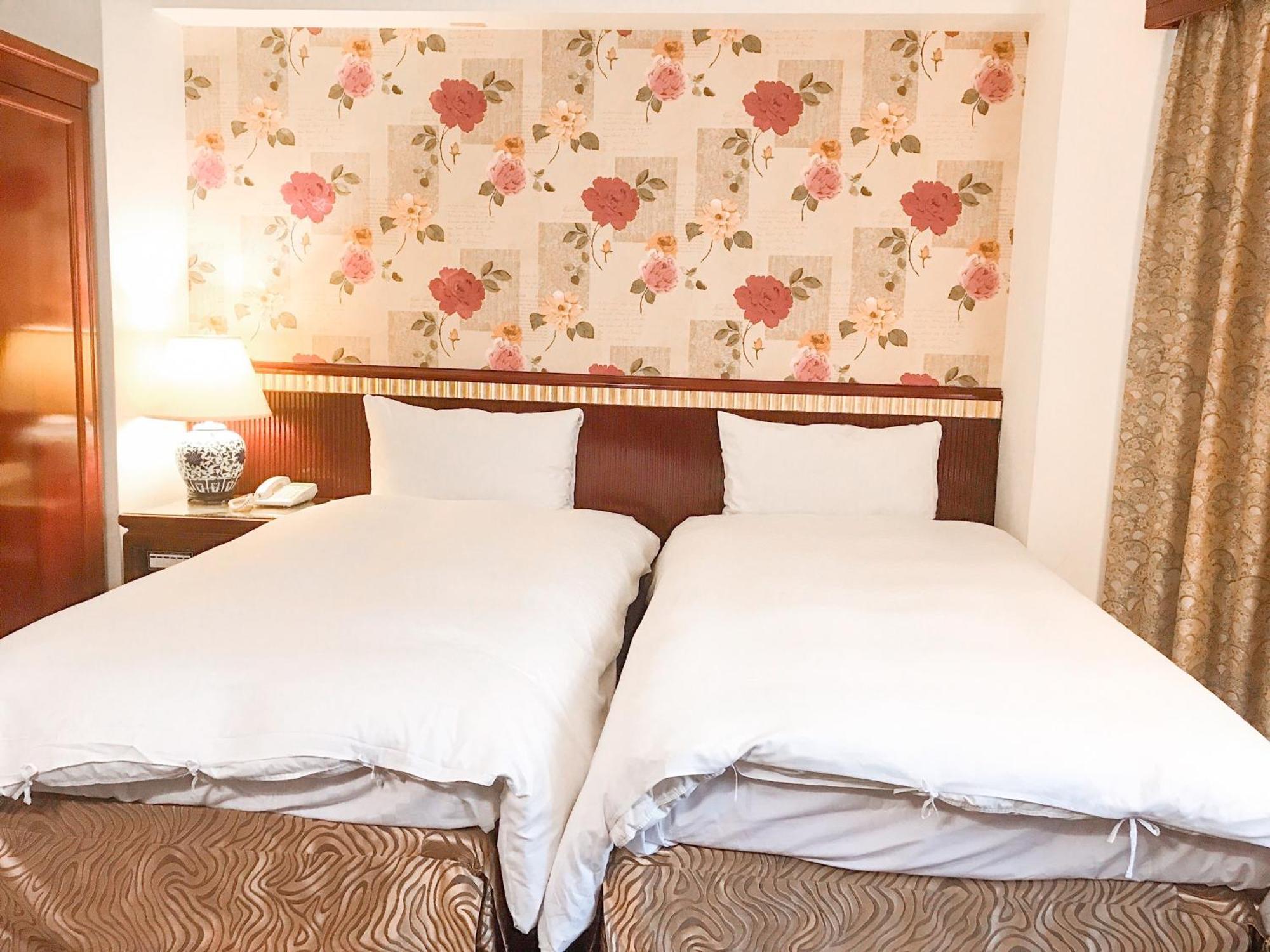 Kiwi Hotel Mrt Wenxin Branch Тайчжун Экстерьер фото