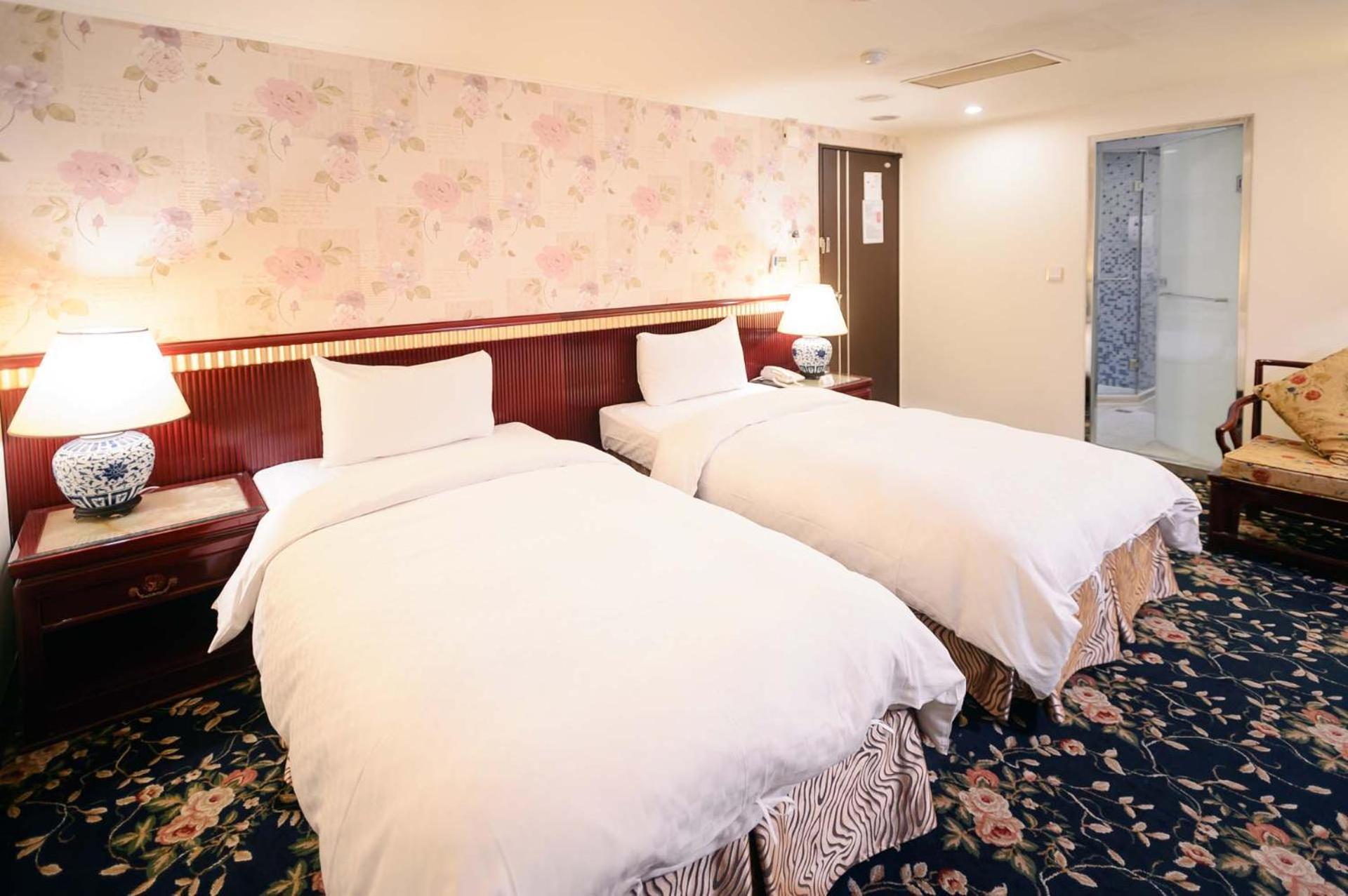 Kiwi Hotel Mrt Wenxin Branch Тайчжун Экстерьер фото