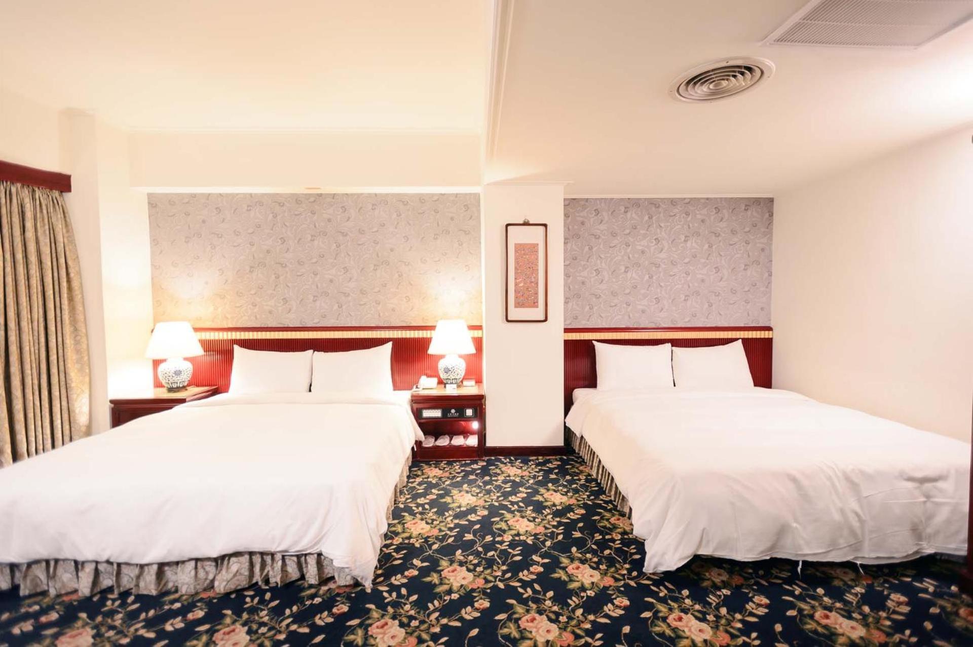 Kiwi Hotel Mrt Wenxin Branch Тайчжун Экстерьер фото
