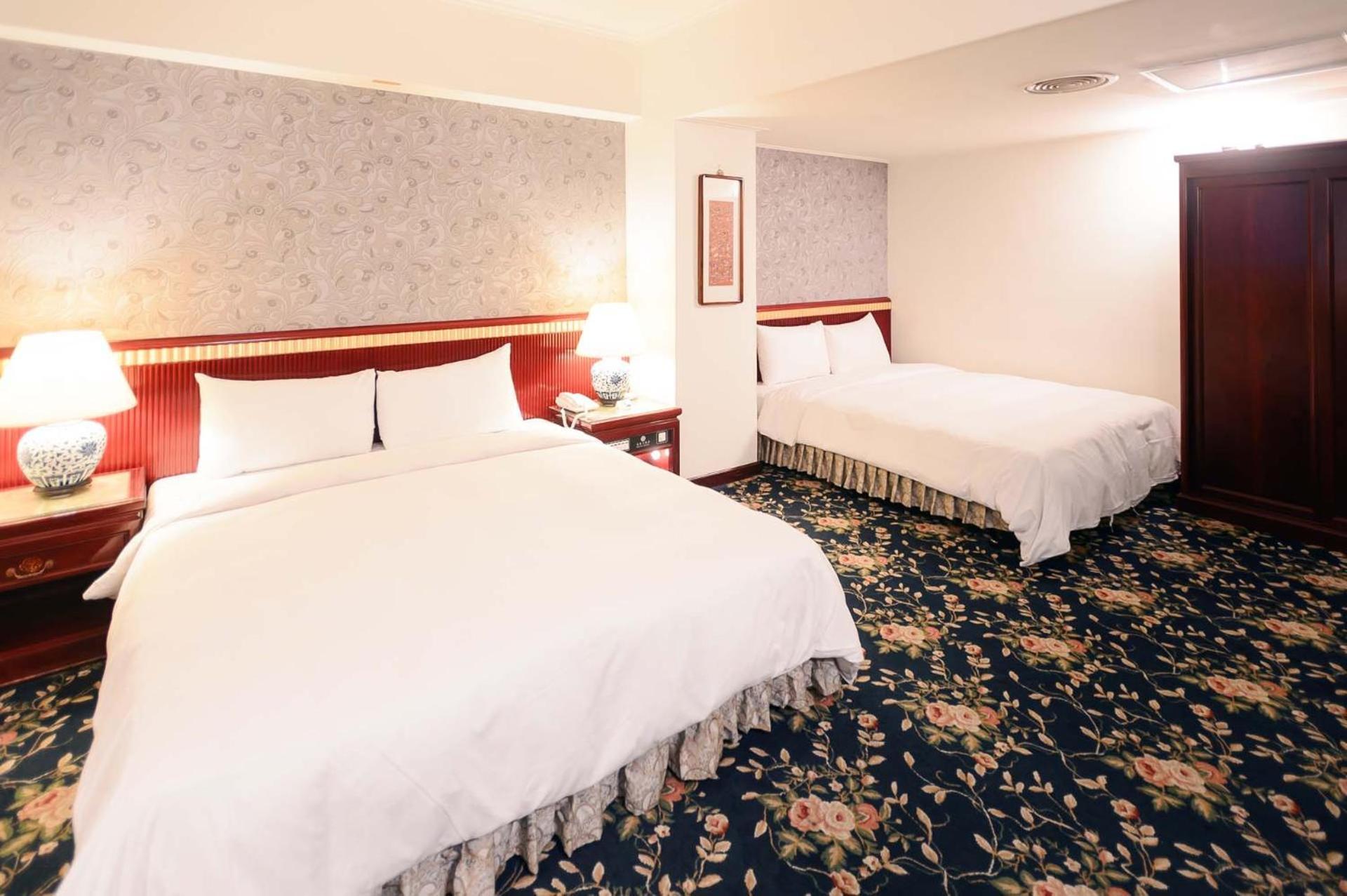 Kiwi Hotel Mrt Wenxin Branch Тайчжун Экстерьер фото