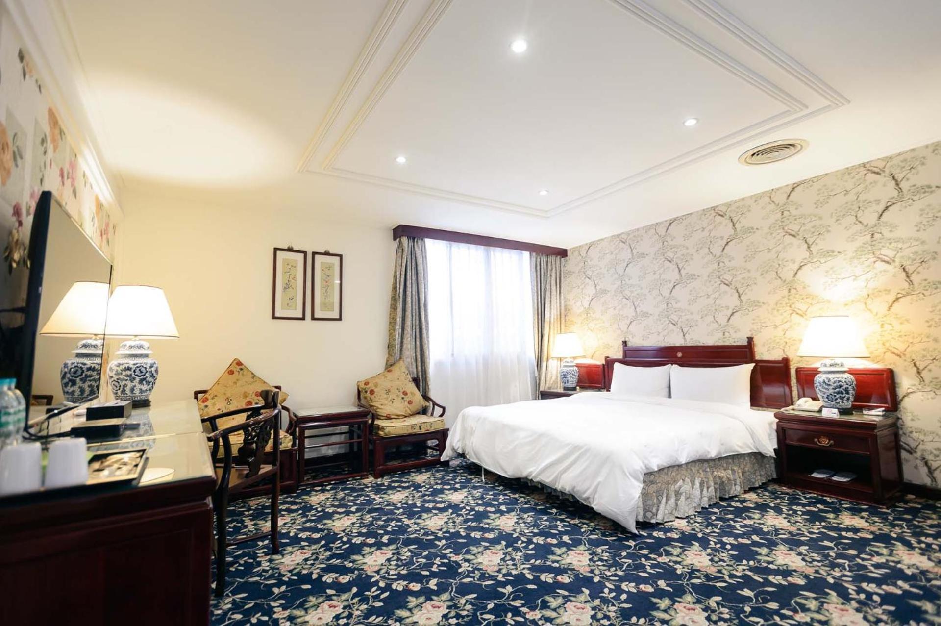 Kiwi Hotel Mrt Wenxin Branch Тайчжун Экстерьер фото